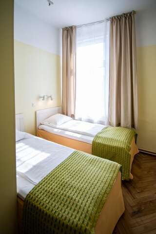 Отель Economy Hotel Таллин Двухместный номер с 2 отдельными кроватями-13